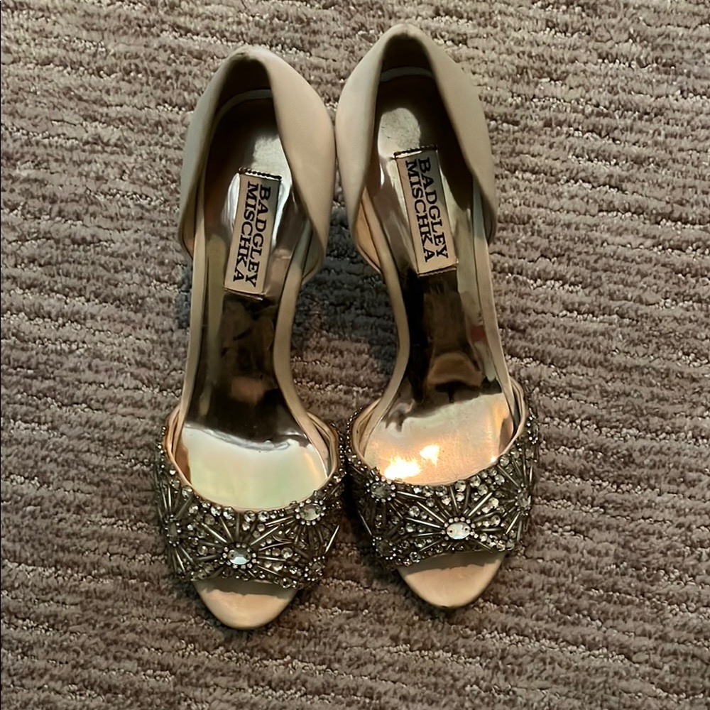 Badgley Mischka Cream Heels with Peep Toe Design